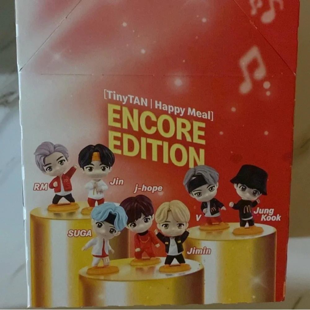 NWT TinyTAN BTS Throwback & Encore Collectible Figurine Set: Jung Kook, V, RM - Picture 10 of 15